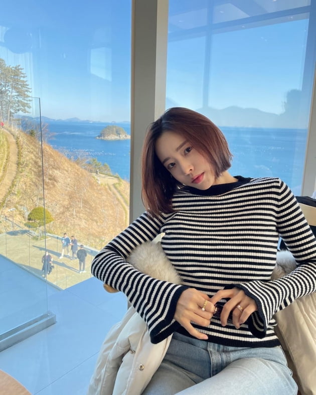 '박성광♥' 이솔이, "엉덩이 들썩들썩" 오션뷰 카페에서 글래머러스 매력 [TEN★]