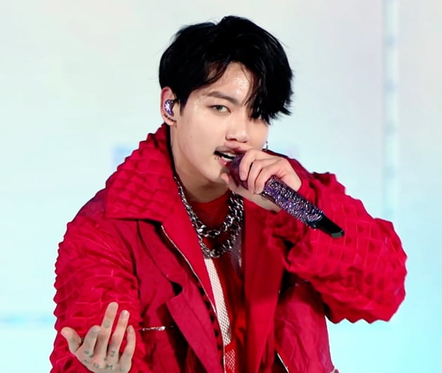 방탄소년단 정국 '서울 콘서트'서 씹어 먹는 라이브 퍼포먼스...왕의 귀환