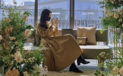 '윤남기♥' 이다은, 결혼식 2부인 줄 알겠네…신부 대기 의자에서 우아한 자태 [TEN★]