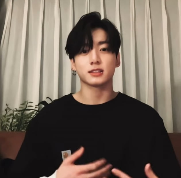 방탄소년단 정국 대면 콘서트 소감 "행복하셨나요? 눈 앞에 아미 있어도 떼창 못 들어, 함성 그립다"