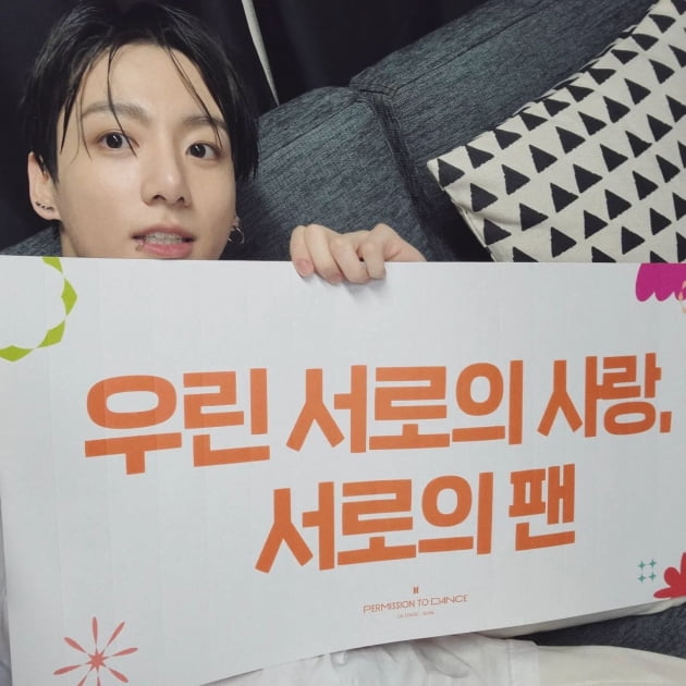 방탄소년단 정국, 젖어도 청초美 "우린 서로의 사랑" [TEN★]