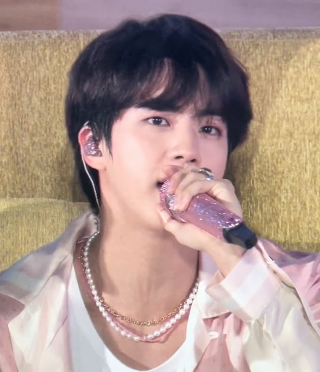 방탄소년단 진, 실버 보이스 향연 'Yours' 스포티파이 4900만뷰