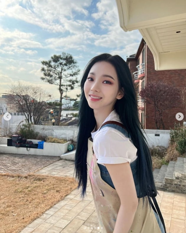 에스파 카리나, 봄햇살 마저 질투하는 미모...예쁘다는 말로는 부족해! [TEN★]