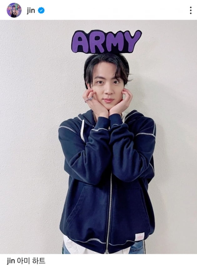 방탄소년단(BTS) 진 '아미(ARMY)하트' 러블리 팬사랑꾼