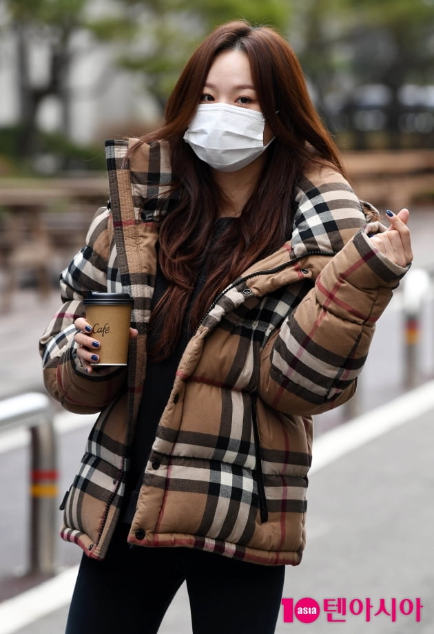 [TEN 포토] 솔지 '청순미 뿌리며 입장'