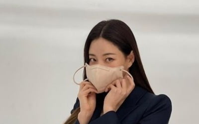 '45세' 김사랑, 마스크로 다 가려지는 얼굴…얼마나 작은거야[TEN★]