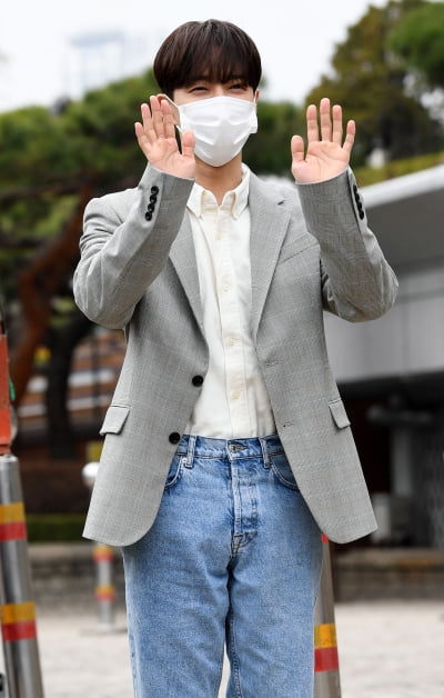 [TEN 포토] 이기광 '화보같은 출근길'