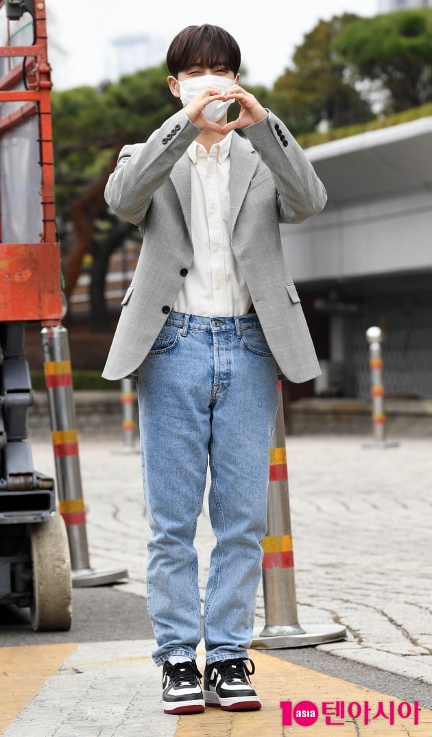 [TEN 포토] 이기광 '가요광장 사랑해주세요~'