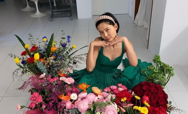 김나영, ♥마이큐와 열애하더니…누가 꽃이야? 힙한 감성까지[TEN★]