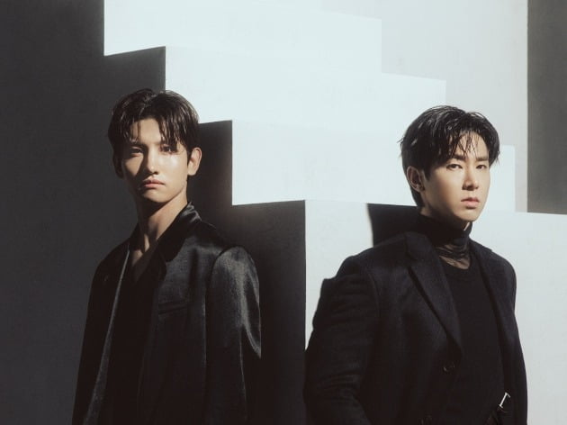 [공식] 동방신기, 16일 日 새 미니 'Epitaph' 발매…파워풀 매력