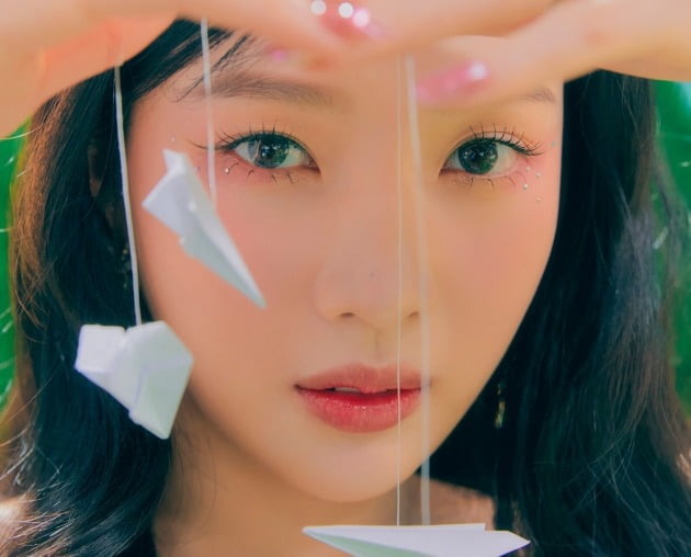 '컴백' 레드벨벳, 'Rainbow Halo'·'Beg For Me'…5色의 팔색조 매력