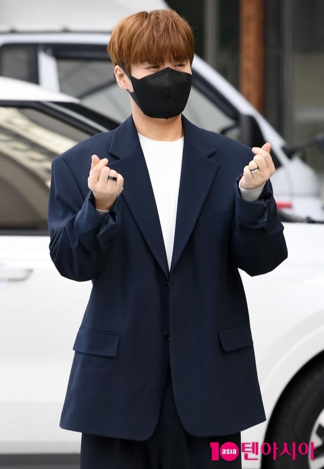 [TEN 포토] 김기태 '우승자의 스윗한 하트'