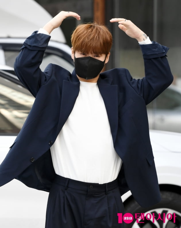 [TEN 포토] 김기태 '수줍은 하트'