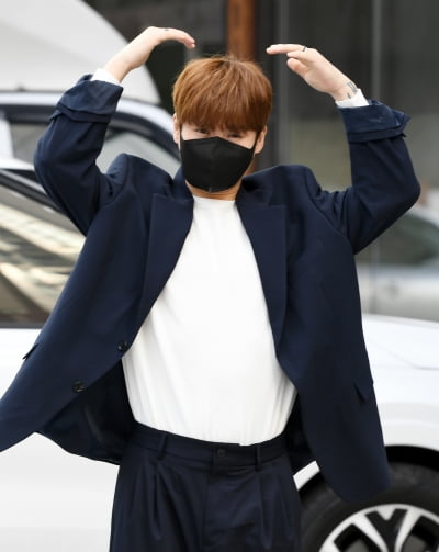 [TEN 포토] 김기태 '수줍은 하트'
