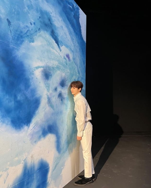 /사진=뉴이스트 황민현 인스타그램