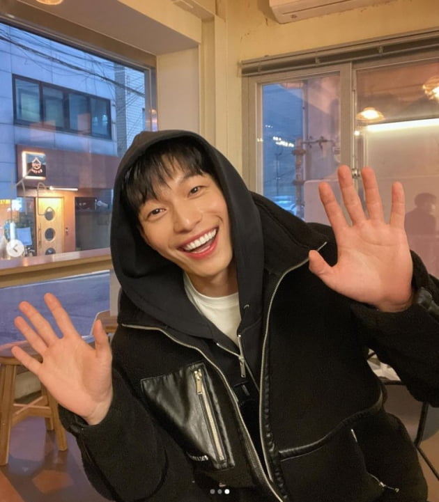 위하준, 미소가 햇살일세...귀공자 포스[TEN★]