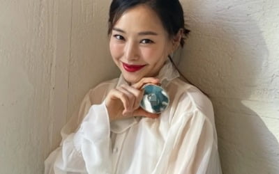 "오랜만에 샵 와서 신나"…'예비맘' 이하늬, ♥남편보다 광고주가 더 좋아할 레드립 [TEN★]