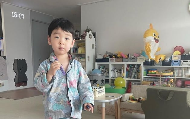 이필모♥서수연 아들, 언제 이렇게 컸대? 태어날 동생 앞에서 늠름하네[TEN★]