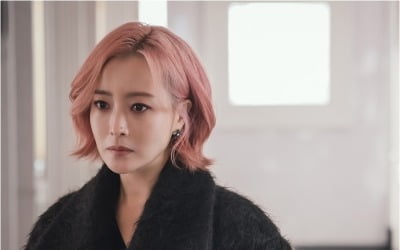 '핑크 단발' 김희선이 돌아왔다…"기존 저승사자와 완전 달라" ('내일')