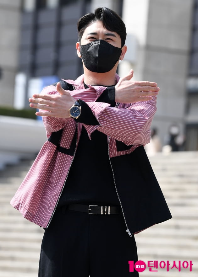 [TEN 포토] 영탁 '제가 안아드려요'