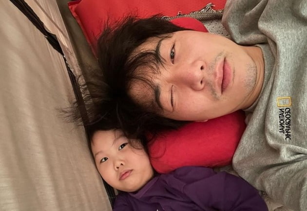 도경완, ♥장윤정 똑닮은 딸과 캠핑이 힘든 천국? "밥 차려야 하는…"[TEN★]