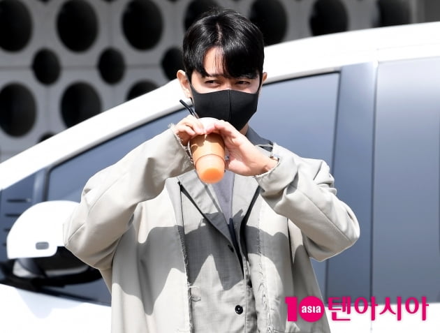 [TEN 포토] 노을 강균성 '스윗한 하트'