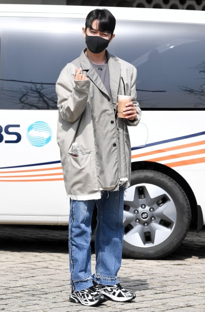 [TEN 포토] 노을 강균성 '따뜻한 인사'