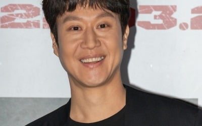 [종합] "능력치 한계 느껴"…'뜨거운 피' 정우, '부산 상남자'의 처절한 누아르