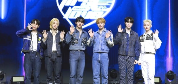 위아이 "네 번째 미니 앨범, 이전과 다른 색…루아이도 만족한 듯"