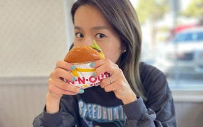 "내가 사랑하는 자기"…'금융맨♥' 이진, 햄버거에 쏙 가려지는 작은 얼굴 [TEN★]
