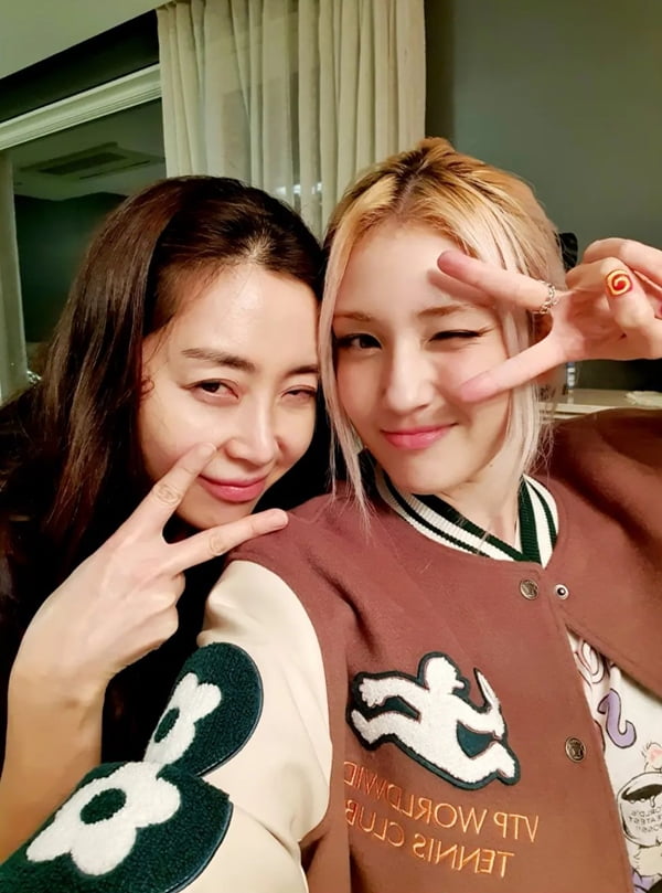 송윤아, 전소미 /사진=송윤아 인스타그램