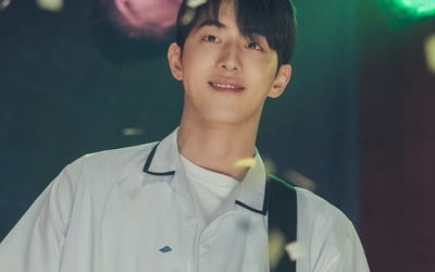 남주혁, 학창시절 밴드부 기타리스트 실력 발휘…김태리·보나 '황홀 눈빛'('스물다섯 스물하나')