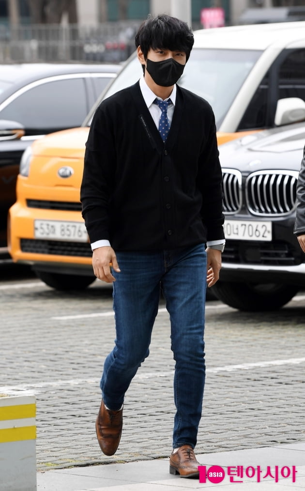 [TEN 포토] 황치열 '스윗한 출근길'
