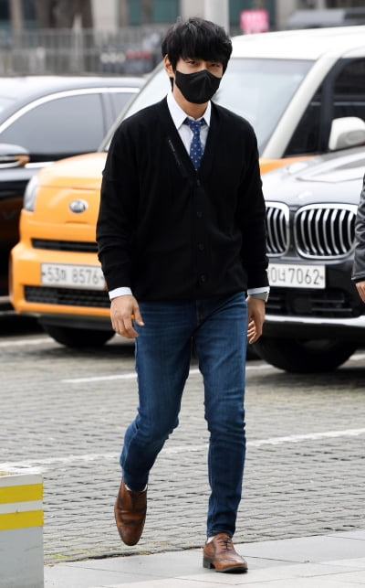 [TEN 포토] 황치열 '스윗한 출근길'