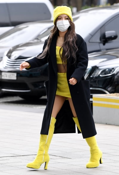 [TEN 포토] 마마무 솔라 '봄을 섹시한 패션으로 표현'