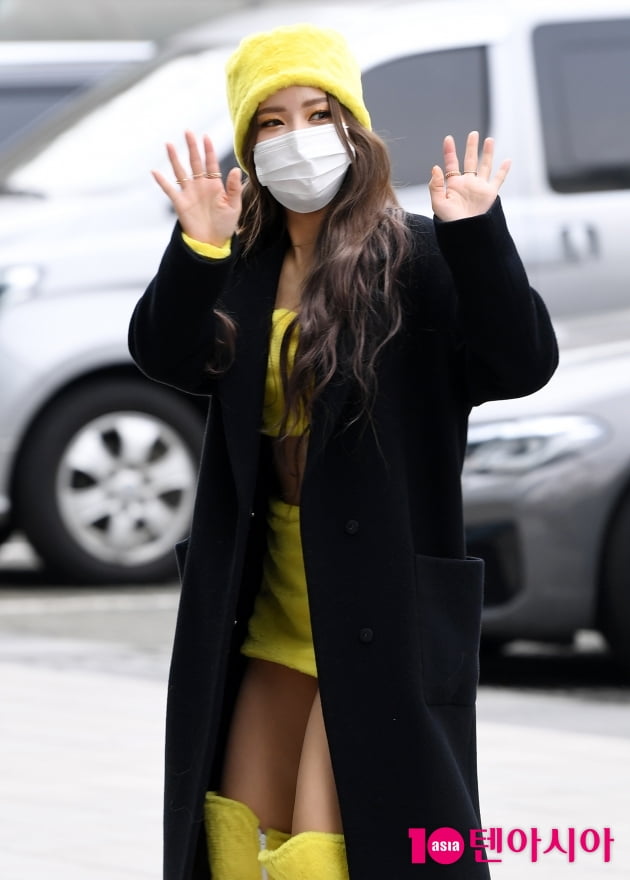 [TEN 포토] 마마무 솔라 '팬들에게 이쁜인사'