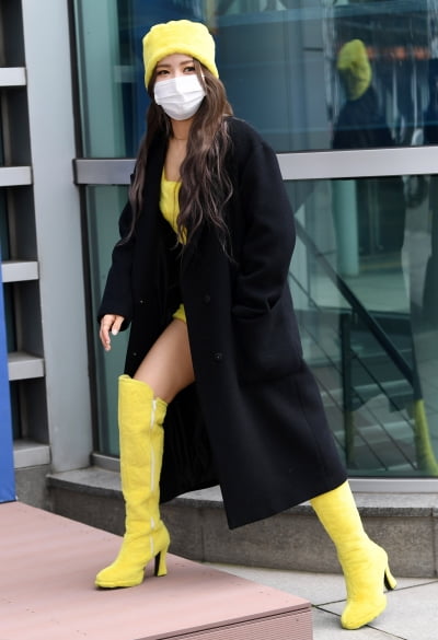 [TEN 포토] 마마무 솔라 '등장부터 파격적'