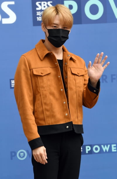 [TEN 포토] 김준수 '헤어컬러가 또 바뀌었어요'