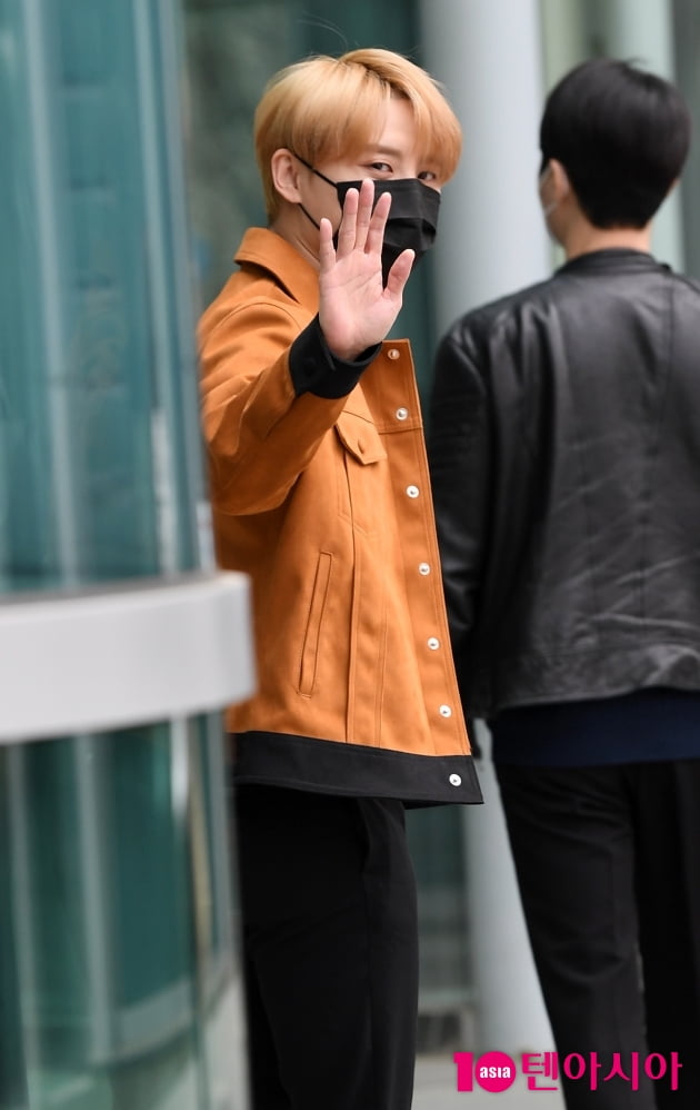 [TEN 포토] 김준수 '뒤돌아 보면 심쿵'