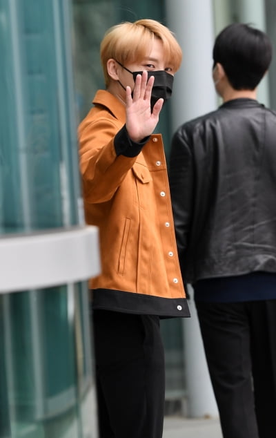 [TEN 포토] 김준수 '뒤돌아 보면 심쿵'