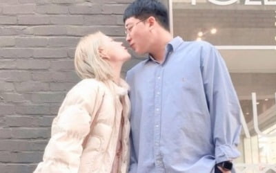 '최진실 딸' 최준희, ♥연상 남친과 '길거리 뽀뽀'…거리낌없는 스킨십 [TEN★]
