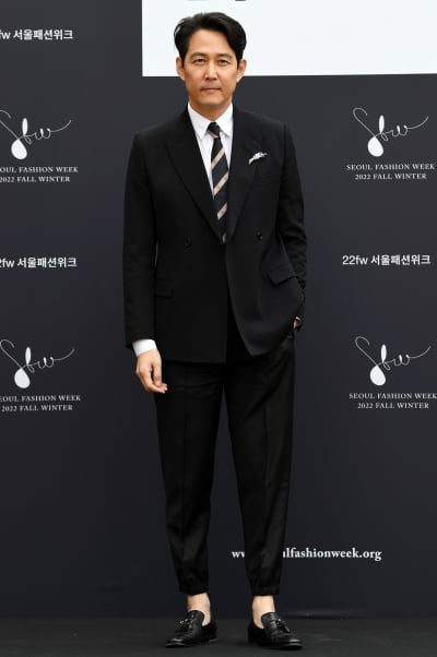 [TEN 포토] 이정재 '패셔니스타의 화려한 포토월'