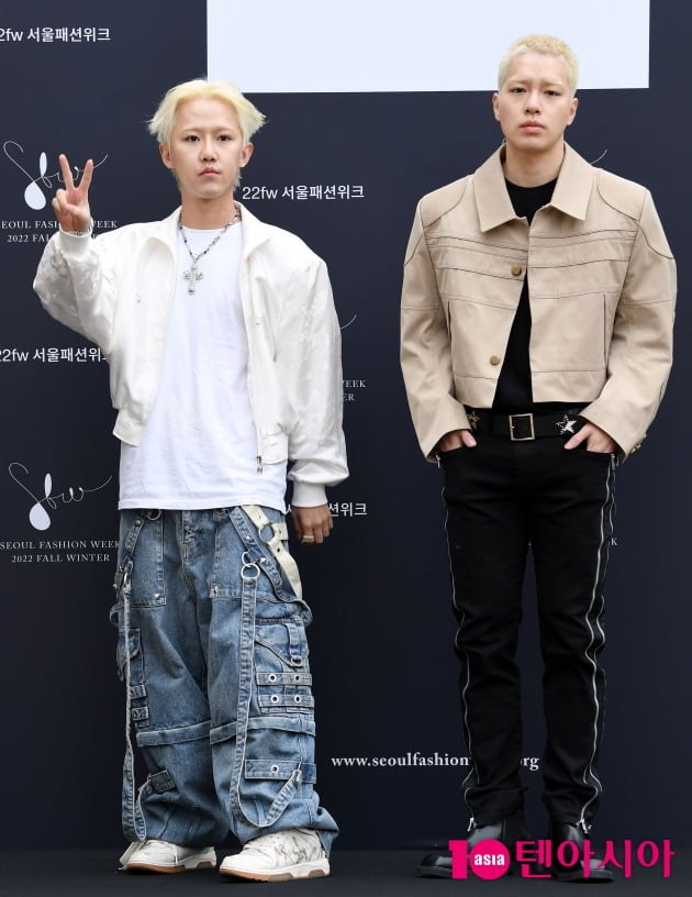 [TEN 포토] 휘민-제미나이 '자유로운 포즈'