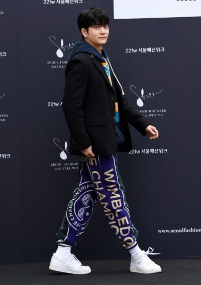 [TEN 포토] 강태오 '현실 남친룩'