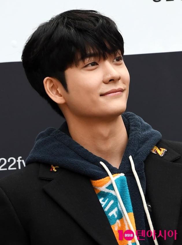[TEN 포토] 강태오 '귀공자 포스'
