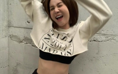 "저렇게 짧은 줄은…" 아이비, 춥지도 않나? 반팔+반바지 입고 "탈의실 댄스" [TEN★]
