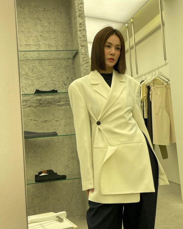 "저렇게 짧은 줄은…" 아이비, 춥지도 않나? 반팔+반바지 입고 "탈의실 댄스" [TEN★]