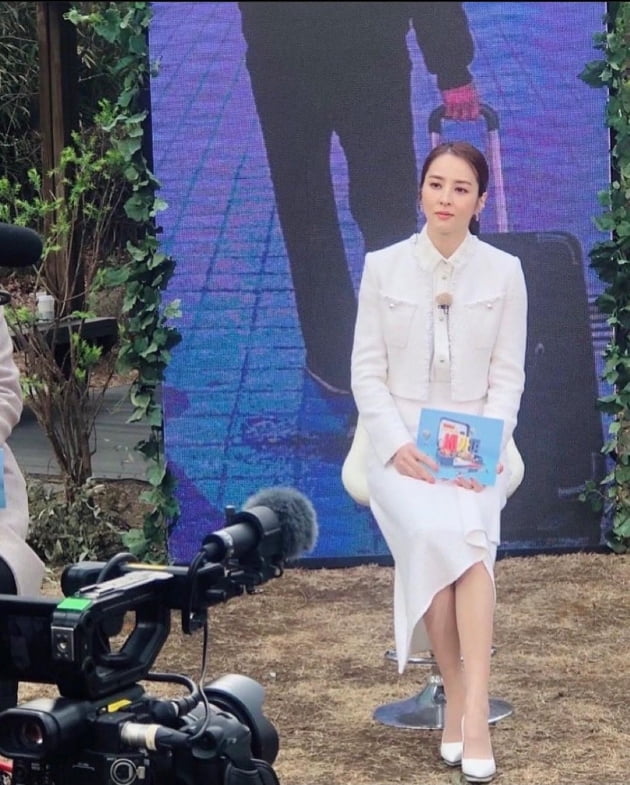 '기성용♥' 한혜진, 아나운서 데뷔한 줄 알겠네…단아+차분한 자태[TEN★]