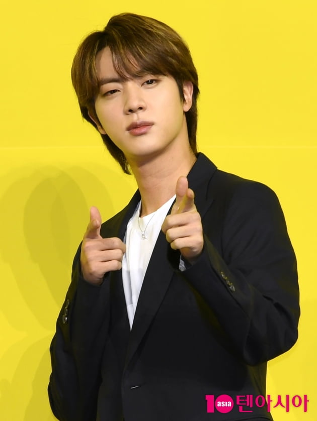 [공식] 방탄소년단 진, 손가락 부상 "왼손 검지 폄근 봉합 수술 후 퇴원"