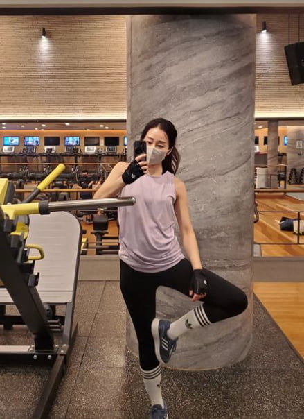 "살려고 운동"…김경화, 저질체력이면 어때? 빛나는 '애플힙' [TEN★]